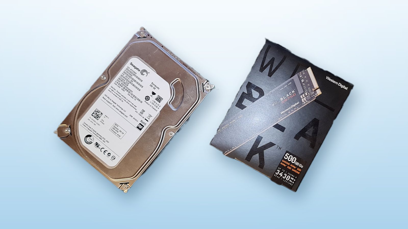 Alte Festplatte und neue SSD für eine Aufrüstung